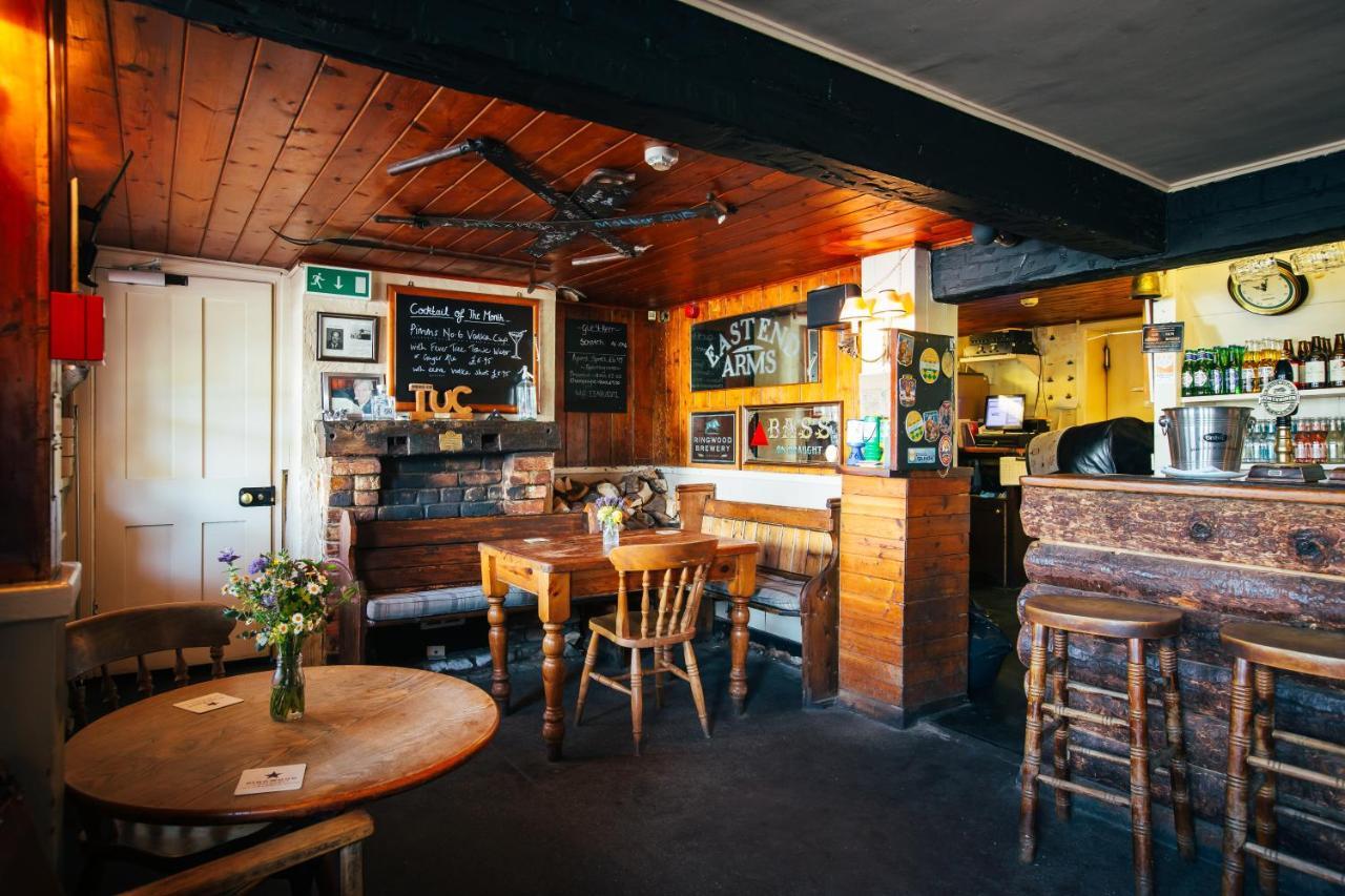 The East End Arms Hotel Lymington Buitenkant foto