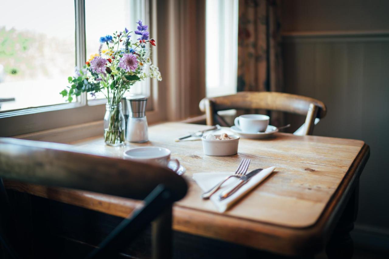 The East End Arms Hotel Lymington Buitenkant foto